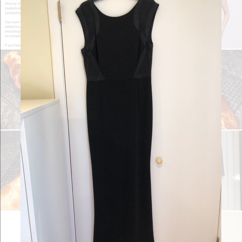Laundry by Shelli Segal Short Sleeve Mesh Gown